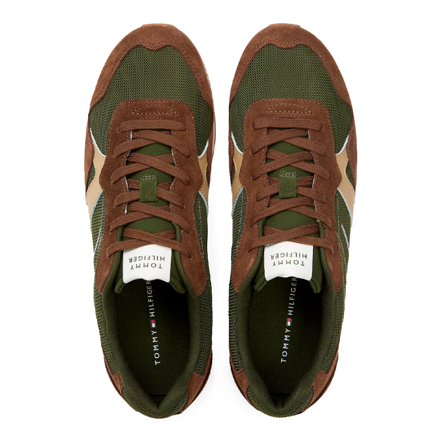 baskets-en-daim-avec-un-melange-de-textures baskets-en-daim-avec-un-melange-de-textures