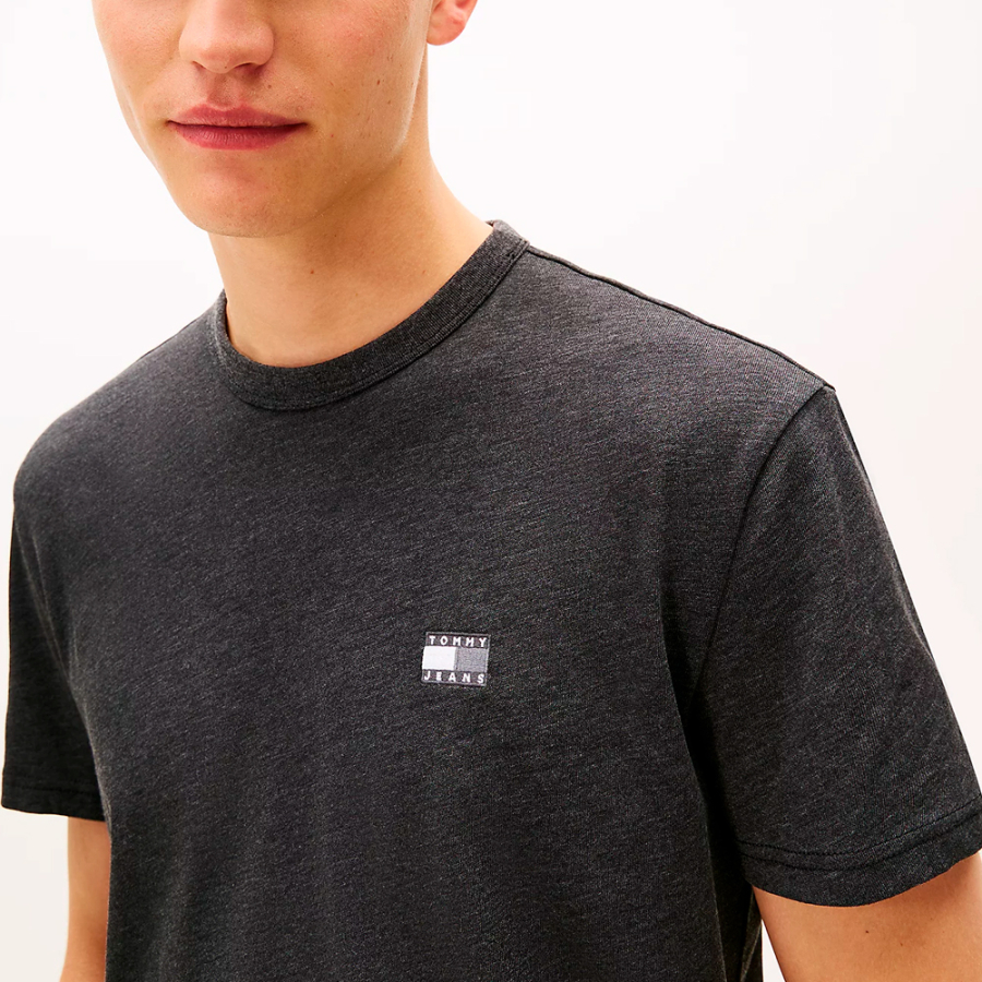 t-shirt-en-maille-avec-ecusson-ton-sur-ton