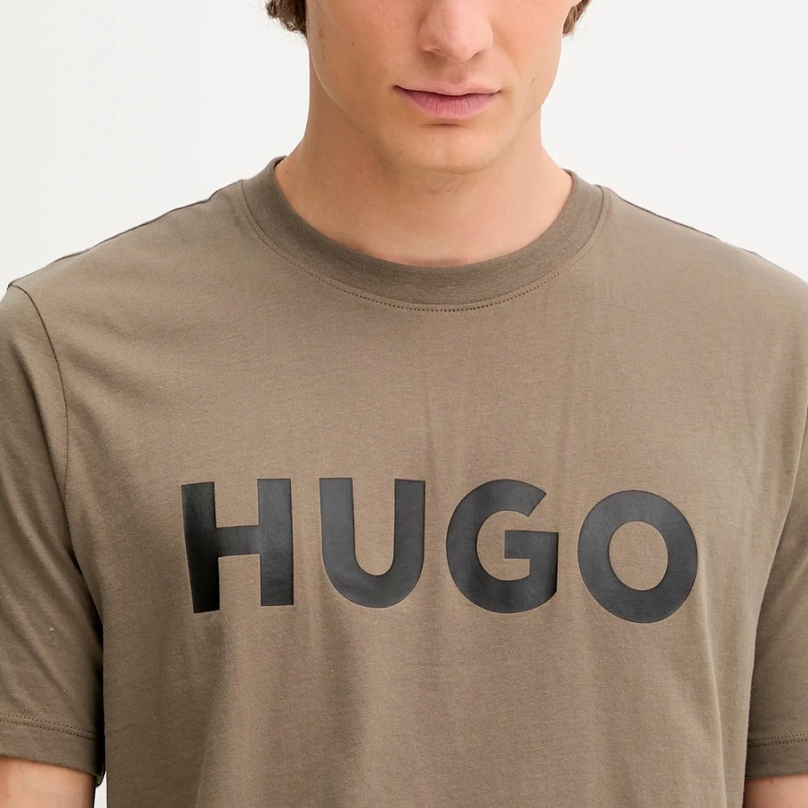 t-shirt-avec-logo-imprime