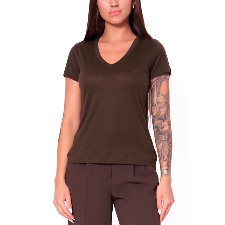 t-shirt-mit-v-ausschnitt