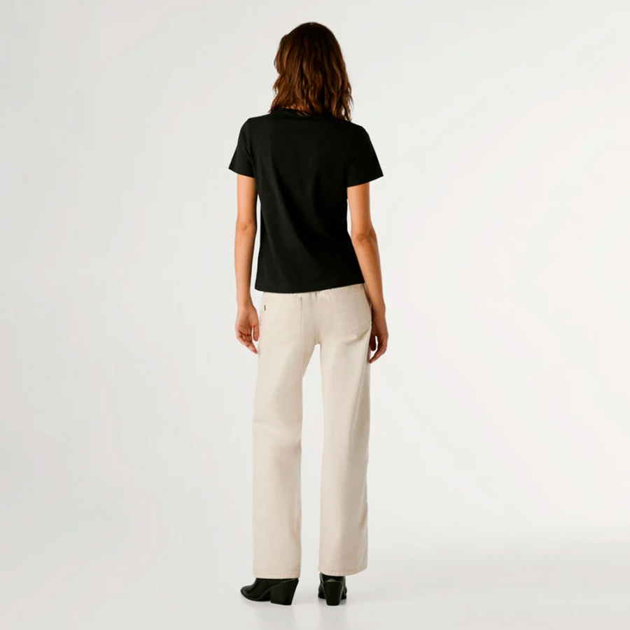 t-shirt-mit-bedrucktem-blumenlogo