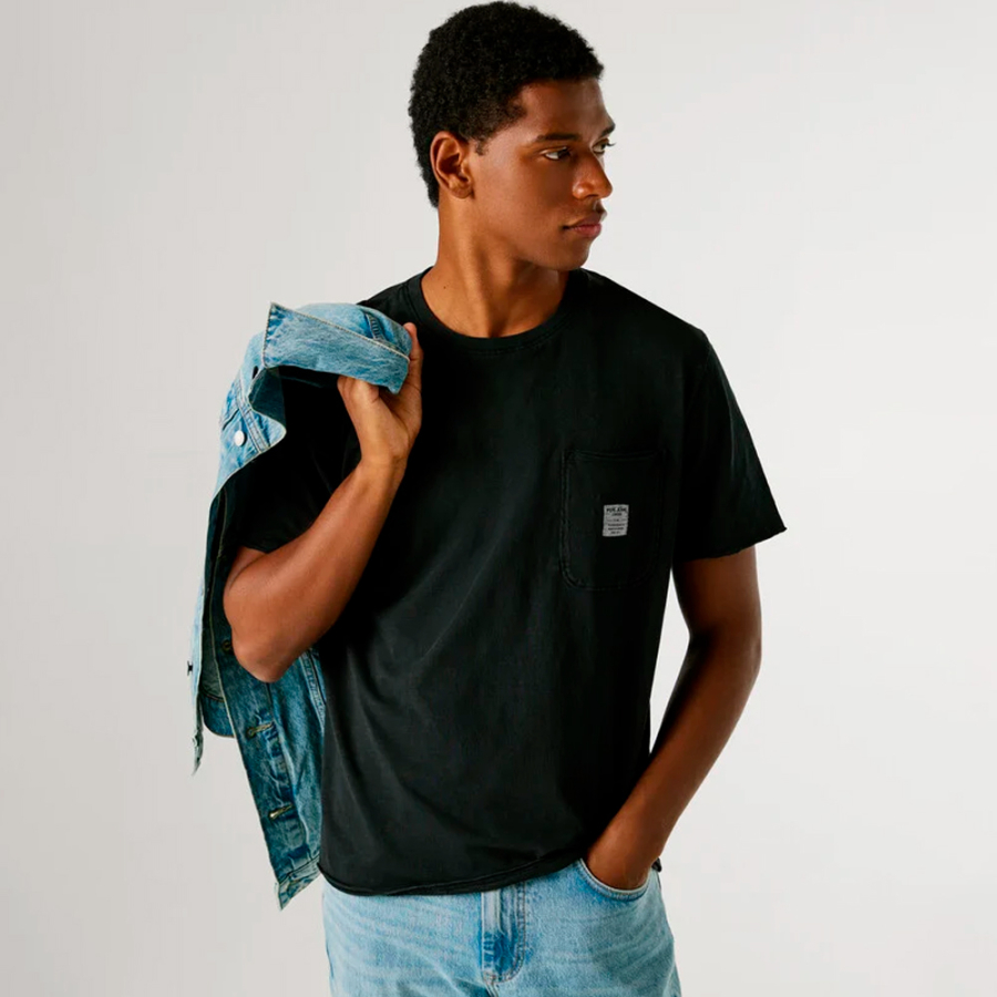 t-shirt-coupe-classique-avec-poche-avant t-shirt-coupe-classique-avec-poche-avant