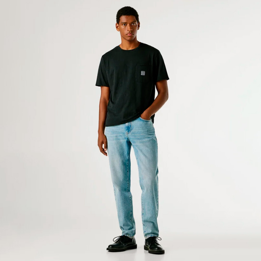 t-shirt-coupe-classique-avec-poche-avant t-shirt-coupe-classique-avec-poche-avant