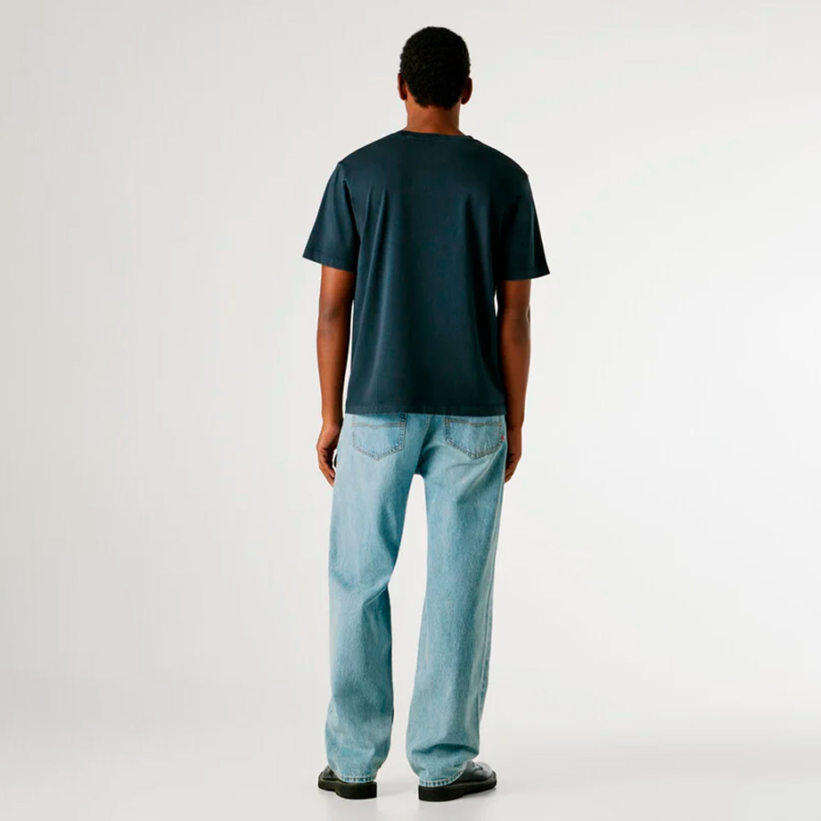 t-shirt-con-stampa-grafica-dalla-vestibilita-regolare