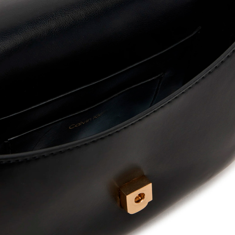 bolsa-para-camera-com-aba-e-monograma