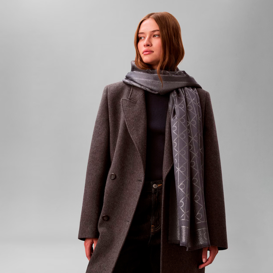 bufanda-con-estampado-de-logotipo-emblematico-brillante