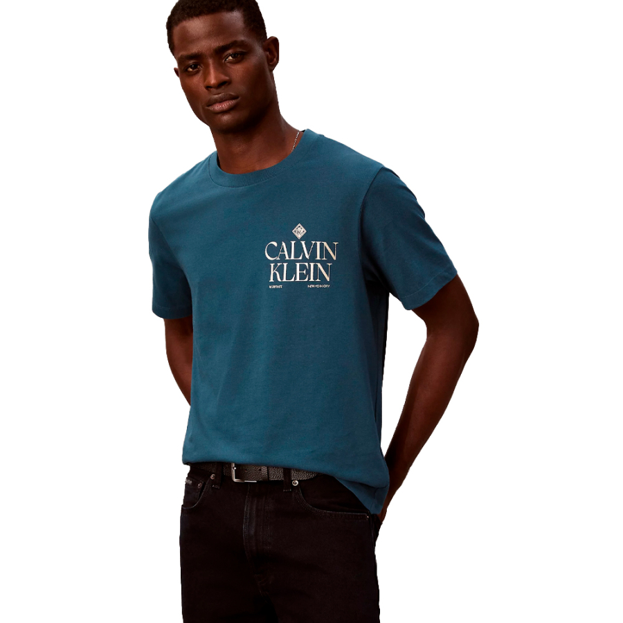 camiseta-clasica-con-logo-grafico-de-rosas camiseta-clasica-con-logo-grafico-de-rosas