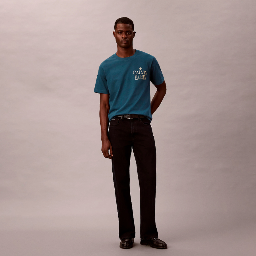 t-shirt-a-logo-graphique-rose-classique