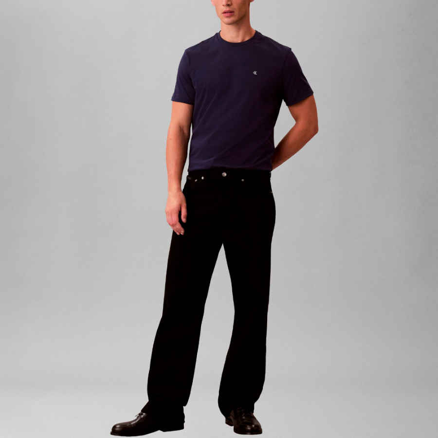 camiseta-classica-com-monograma