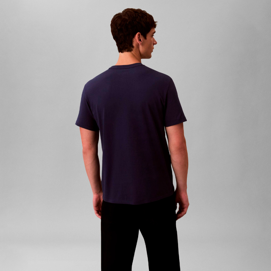 camiseta-classica-com-monograma