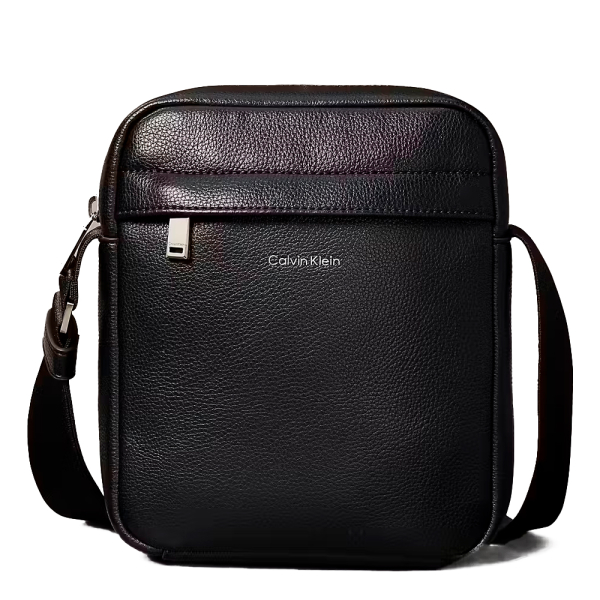 Calvin Klein Sac de reporter Micro Pebble - U Noir- Ref 56 €