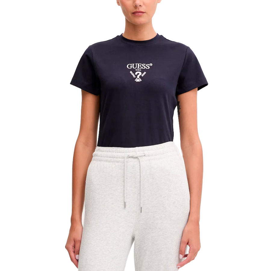 camiseta-con-logo-triangular