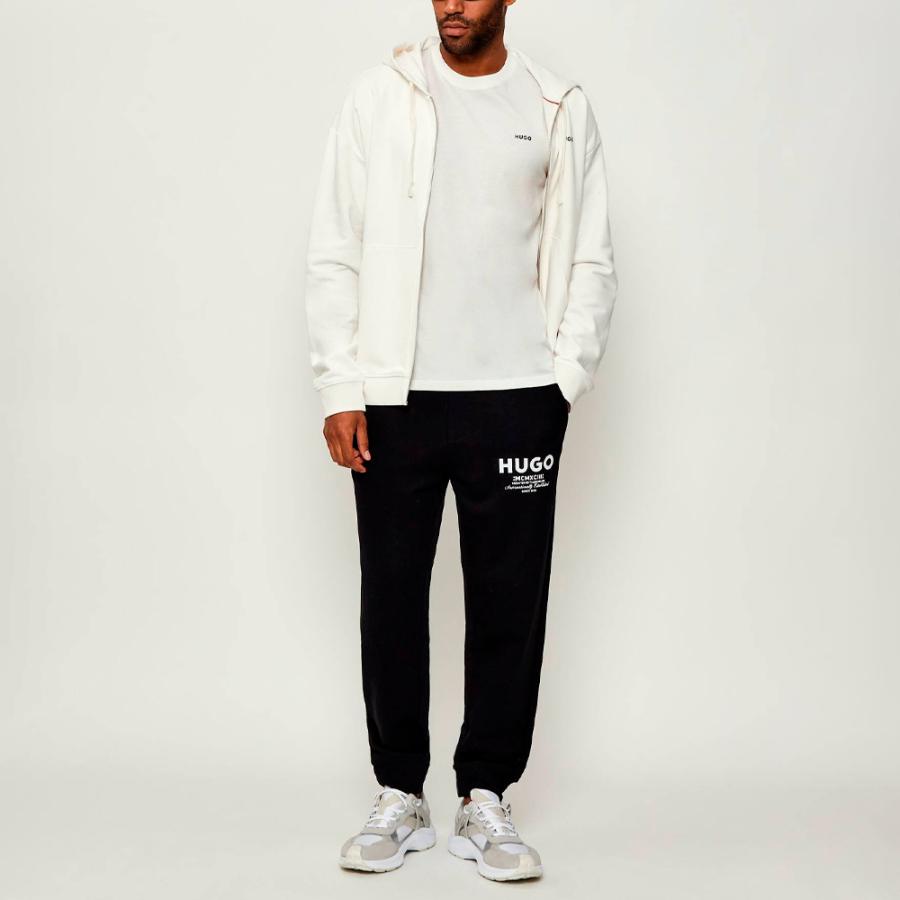 t-shirt-mit-aufgedrucktem-logo t-shirt-mit-aufgedrucktem-logo