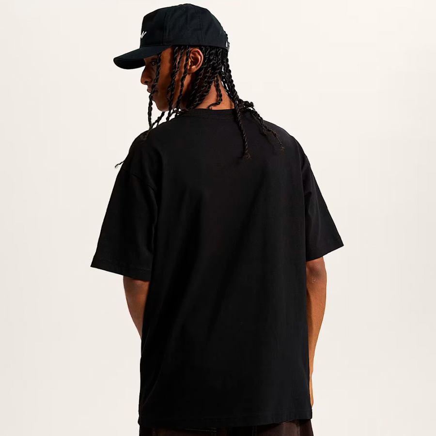 t-shirt-avec-logo-sur-la-poitrine-gauche