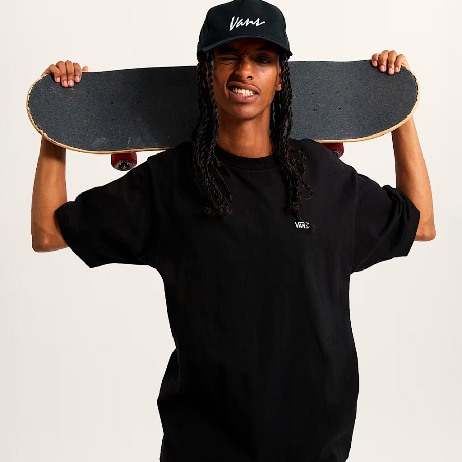 t-shirt-avec-logo-sur-la-poitrine-gauche