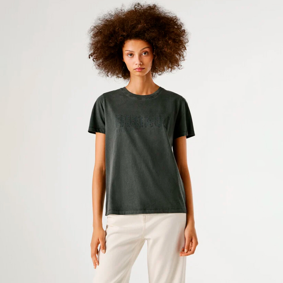 t-shirt-mit-aufgedrucktem-logo t-shirt-mit-aufgedrucktem-logo