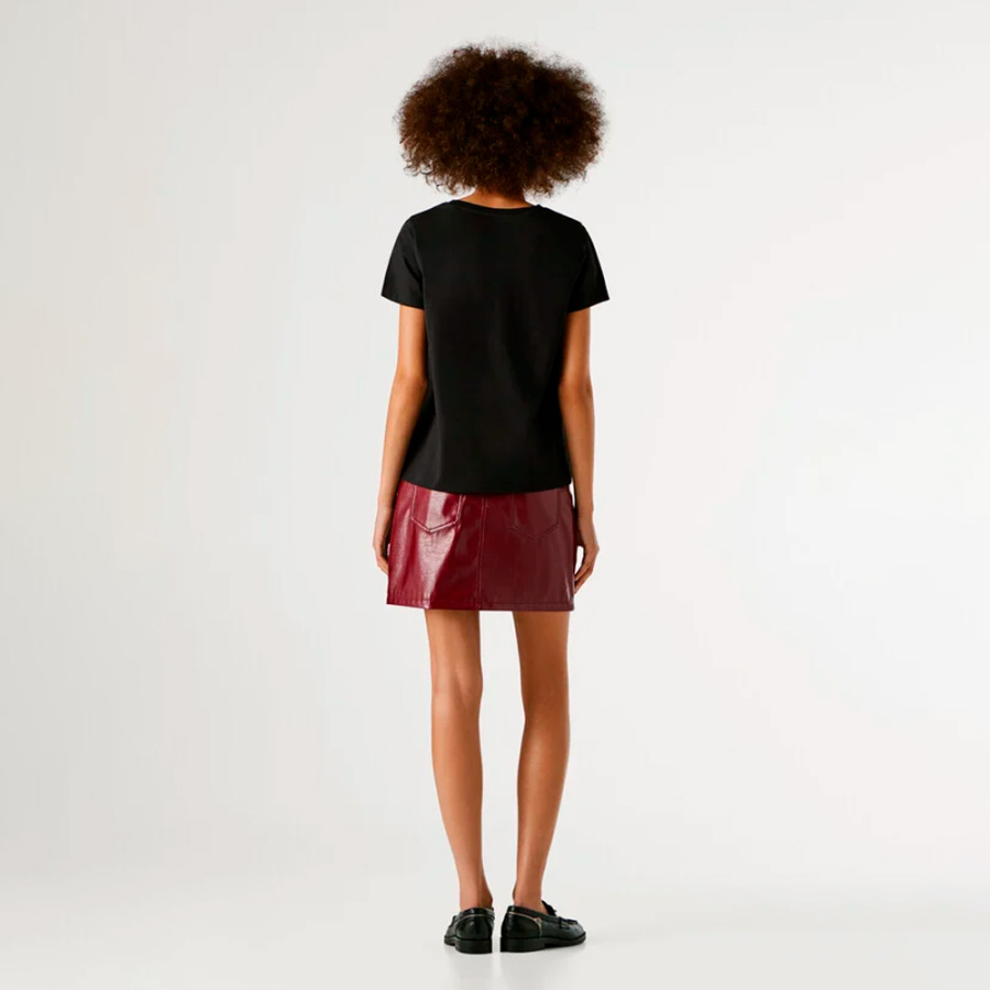 camiseta-com-logo-de-strass