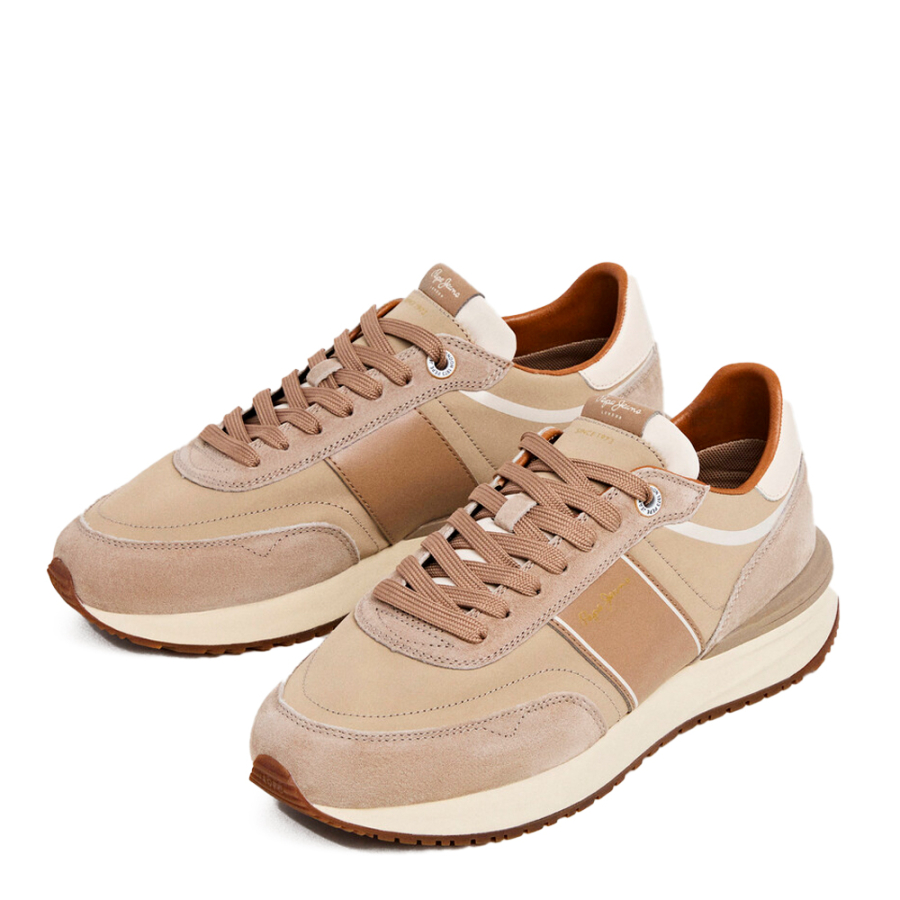 zapatillas-con-detalles-en-ante