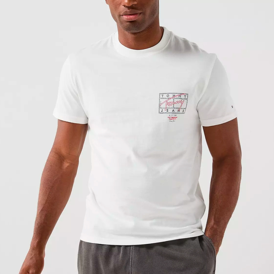 t-shirt-con-loghi-effetto-spray