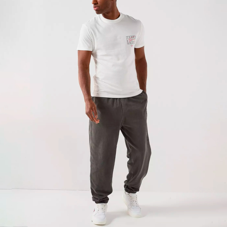 t-shirt-with-spray-effect-logos