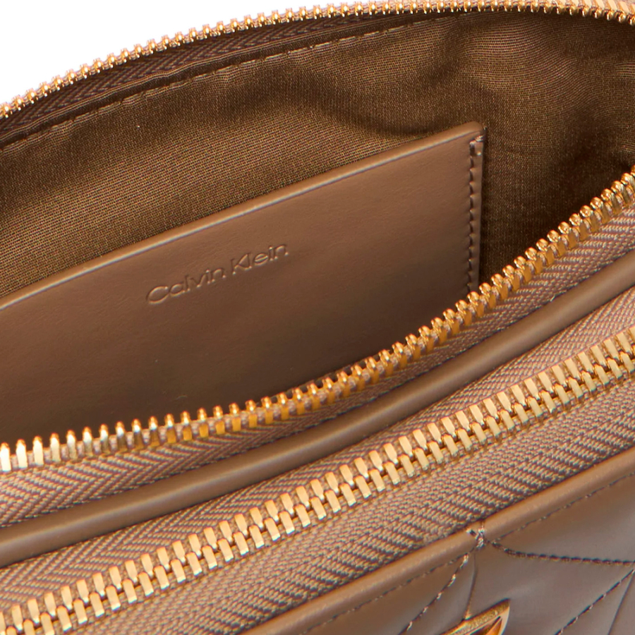 sac-bandouliere-rembourre-avec-double-fermeture-eclair-et-logo-emblematique