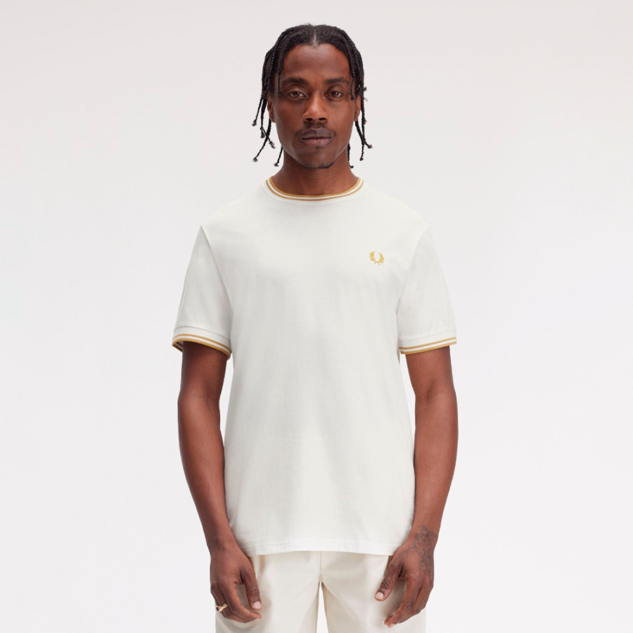 t-shirt-con-rifiniture-a-due-righe