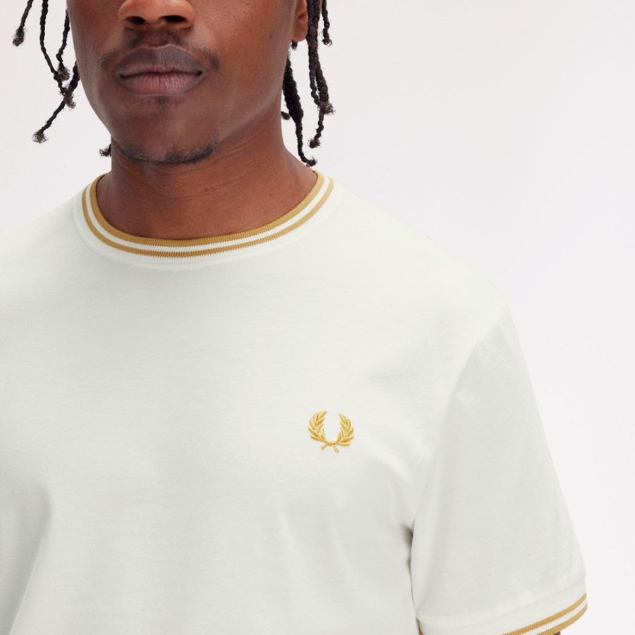 t-shirt-a-bordure-a-deux-bandes