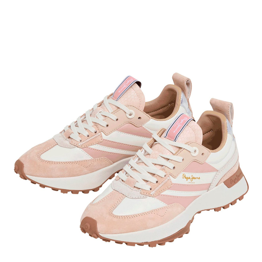 baskets-avec-details-en-daim