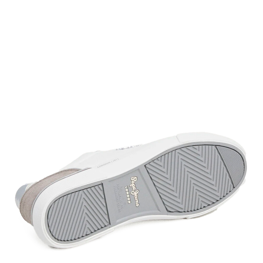 klassische-sneaker-mit-wildlederdetails