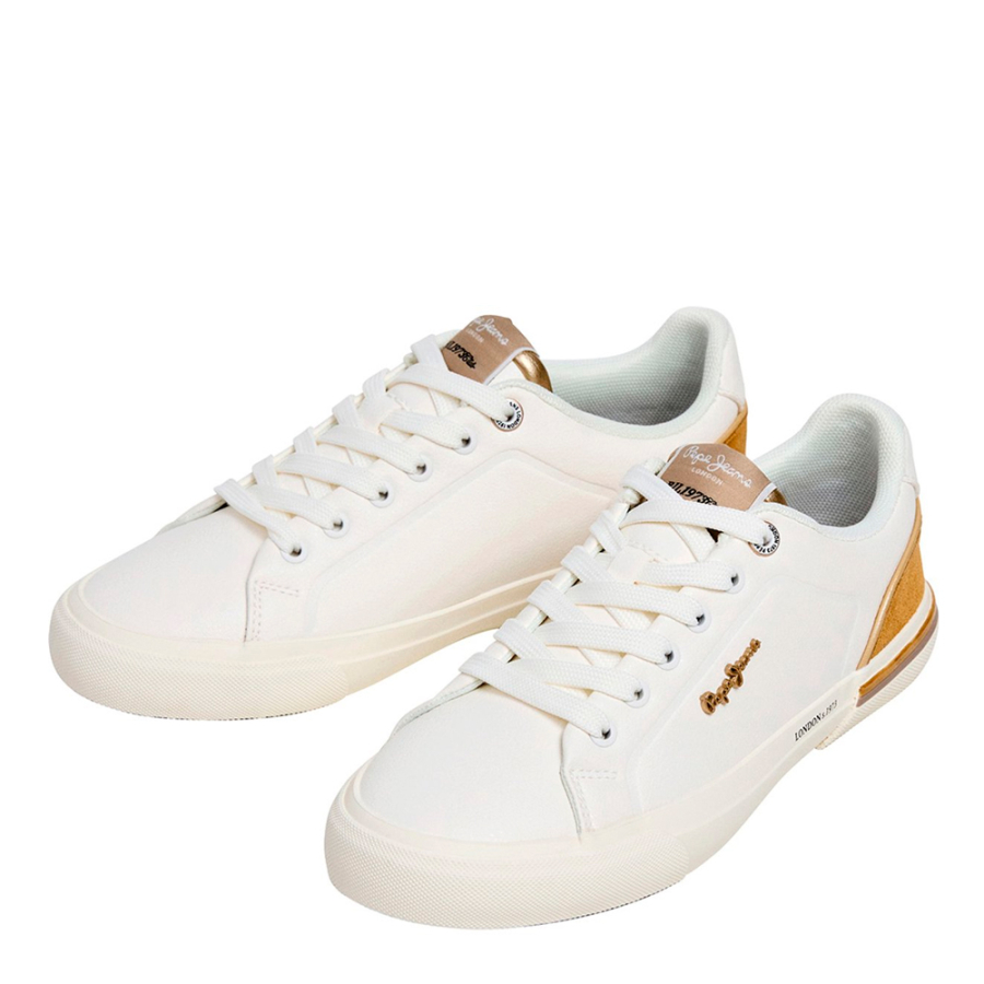 tenis-classicos-com-detalhes-em-camurca