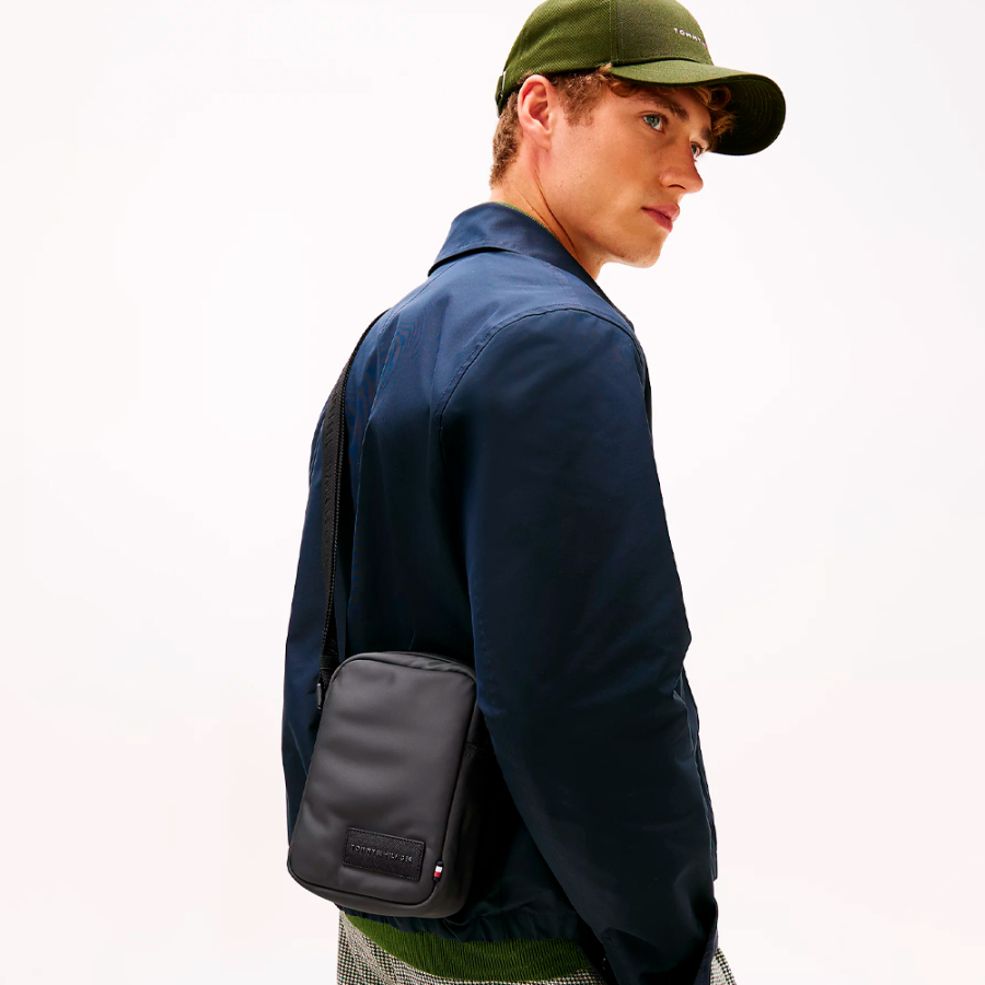 reporter-shoulder-bag-with-patch