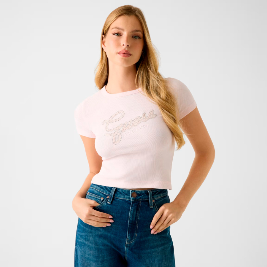 t-shirt-avec-des-paillettes-dans-le-logo