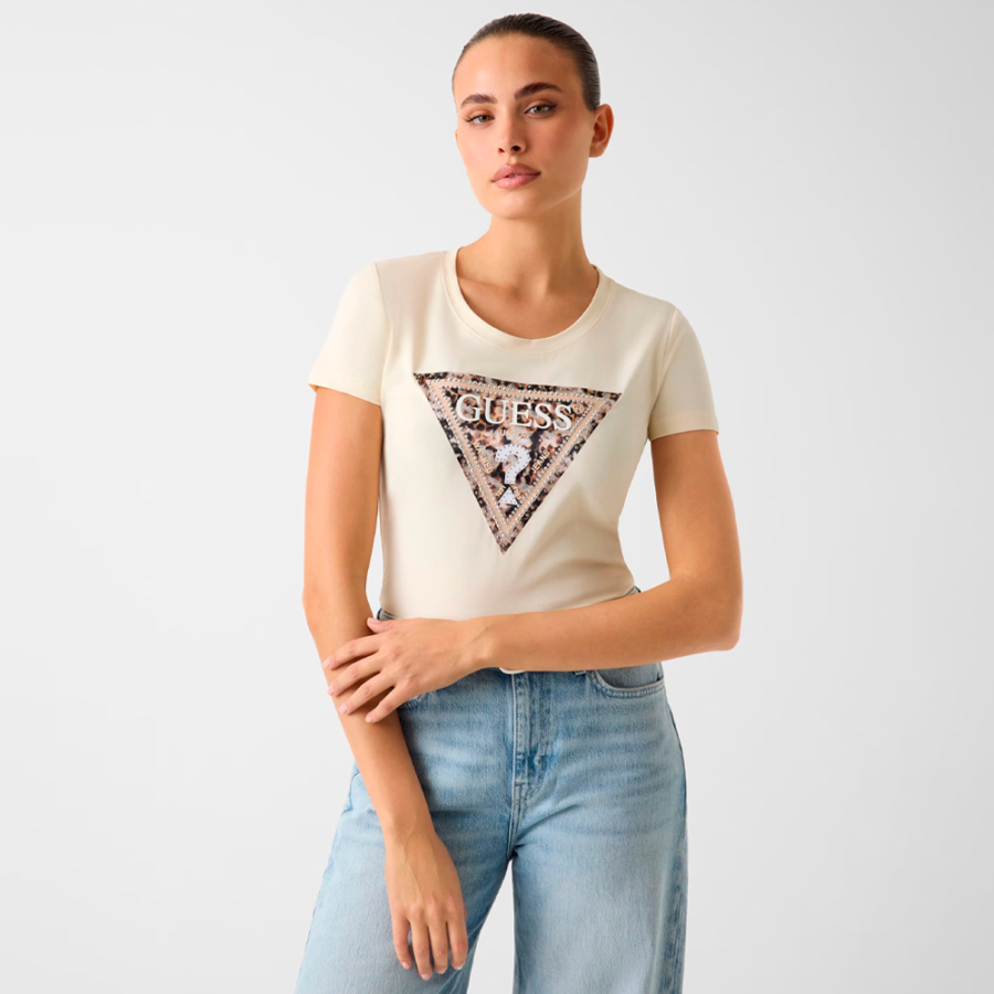 t-shirt-avec-logo-triangulaire
