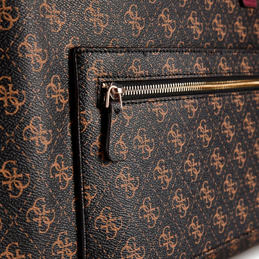 grosse-handtasche-aus-messing