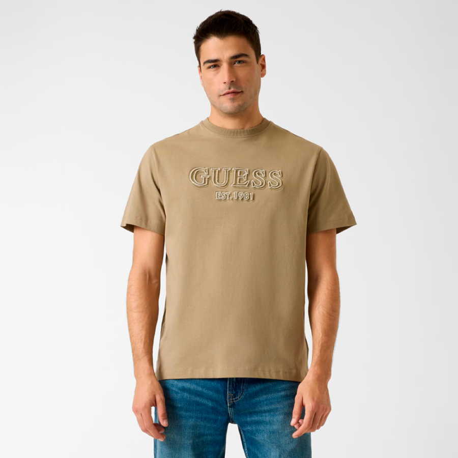 camiseta-con-logo-bordado