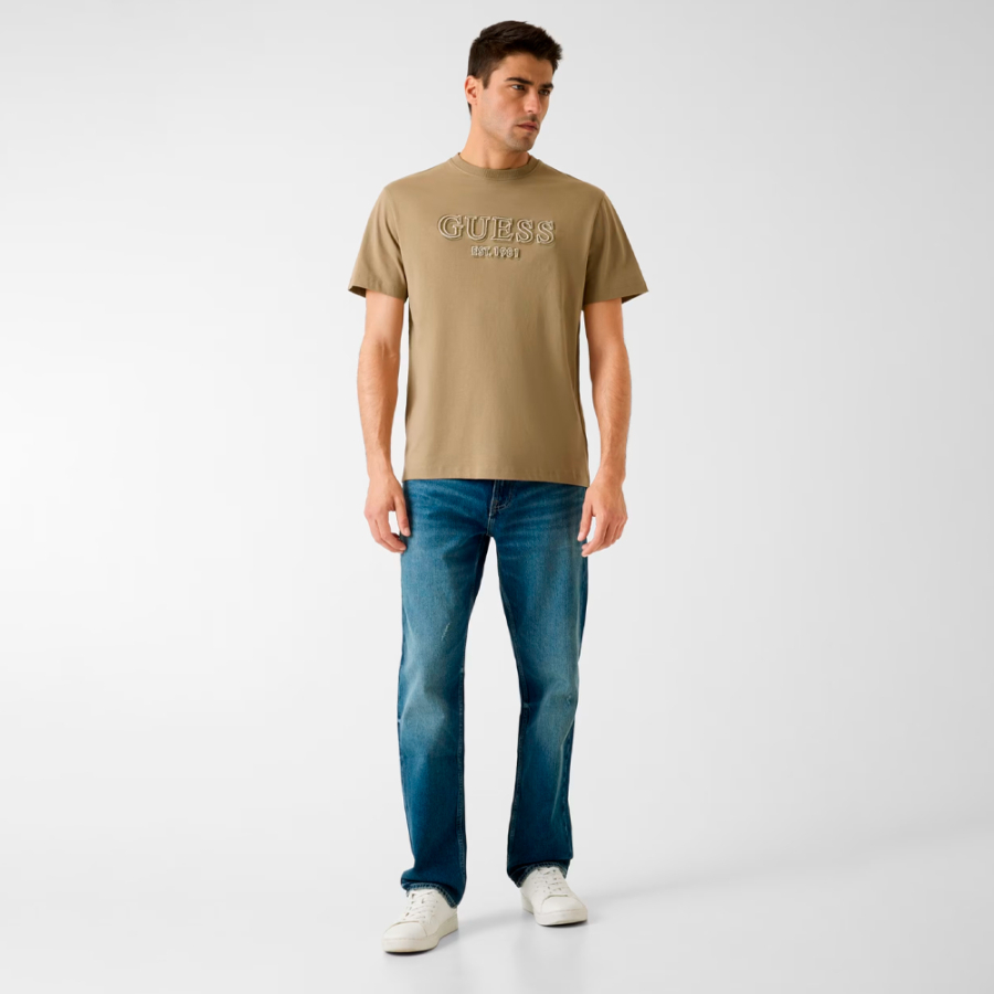 camiseta-com-logotipo-bordado