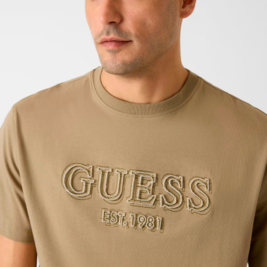 t-shirt-avec-logo-brode