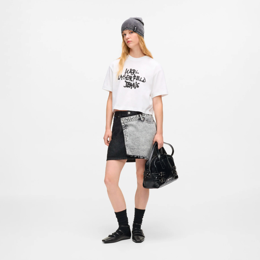 kurzarmeliges-t-shirt-mit-graffiti