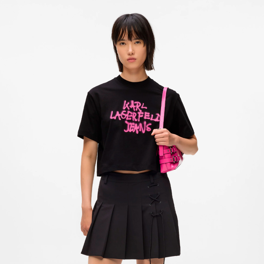 kurzarmeliges-t-shirt-mit-graffiti