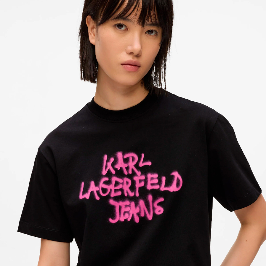 kurzarmeliges-t-shirt-mit-graffiti