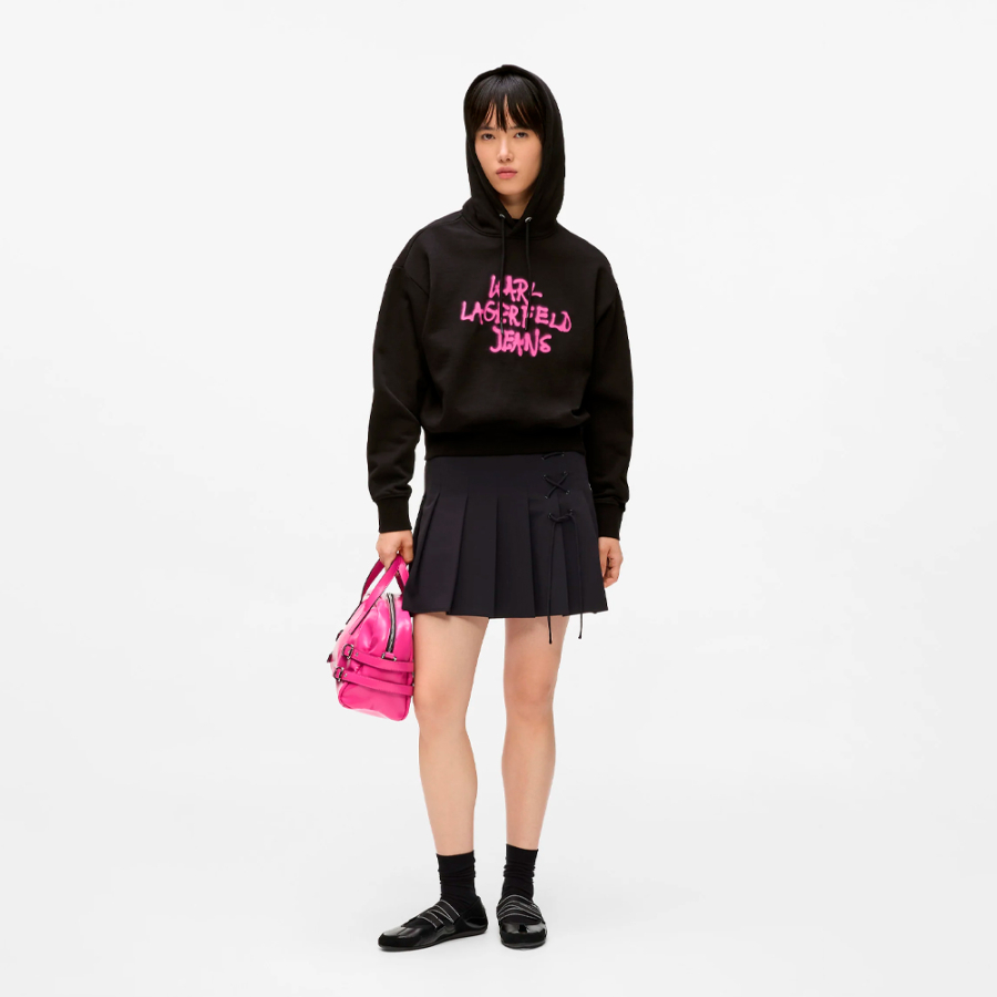 sudadera-con-capucha-y-decorada-con-grafiti