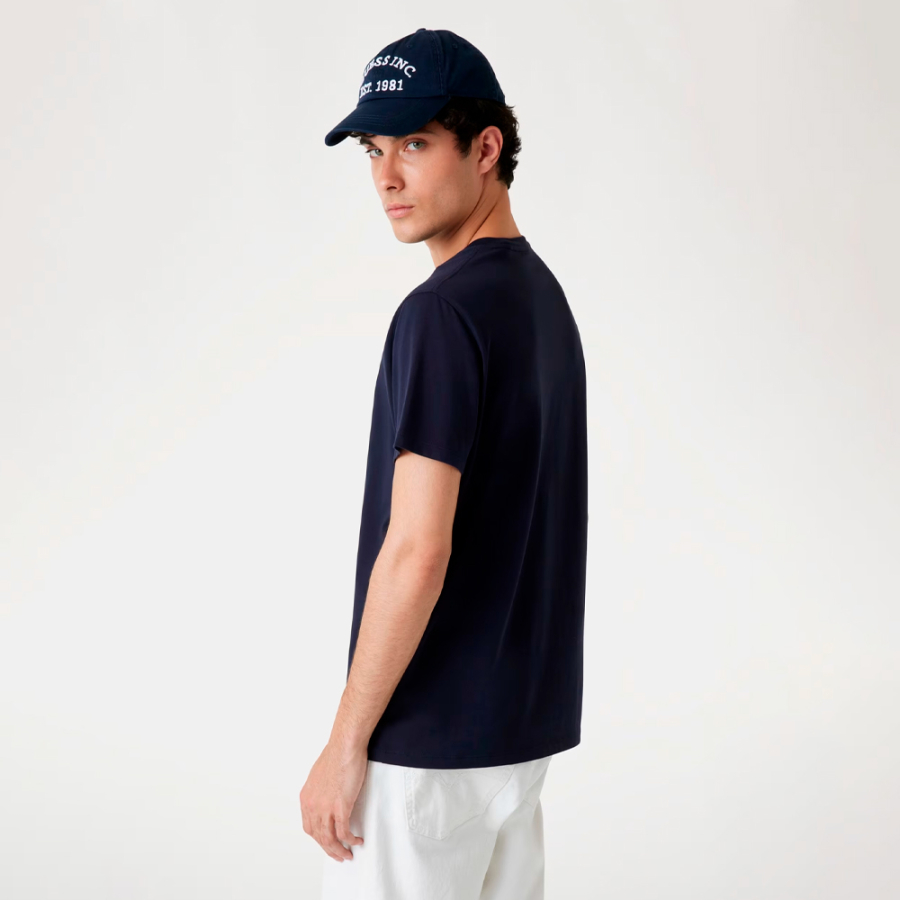 t-shirt-mit-gesticktem-logo