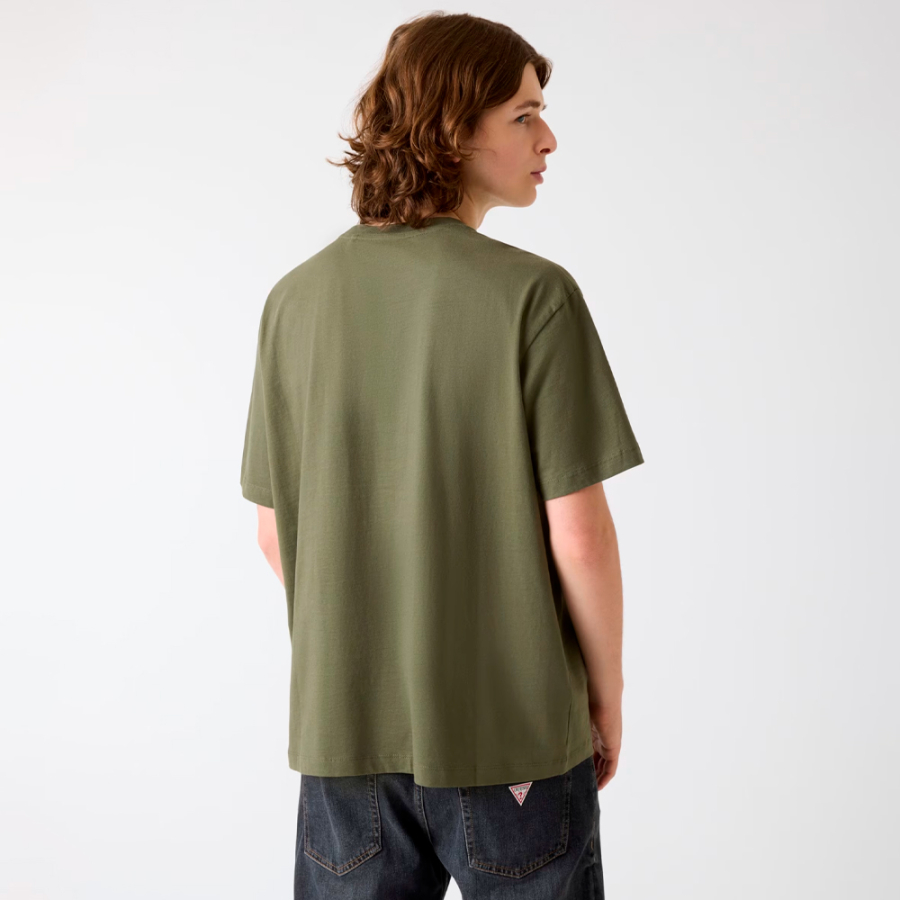 camiseta-con-logotipo-bordado