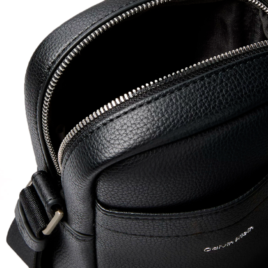 slim-reporter-bag-with-raised-logo-plaque