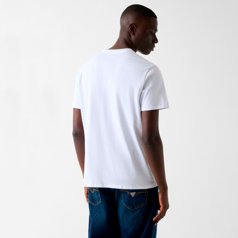 camiseta-con-estampado-de-logo