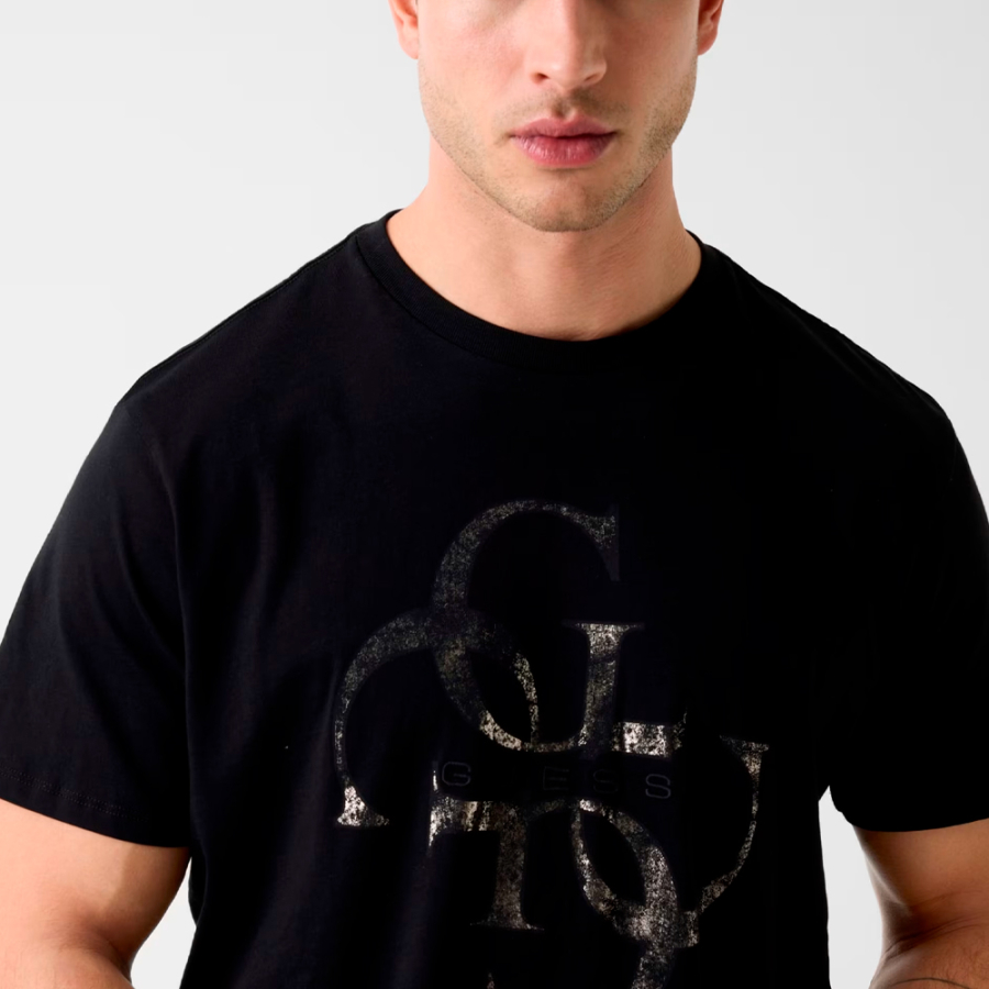 camiseta-con-estampado-de-logo