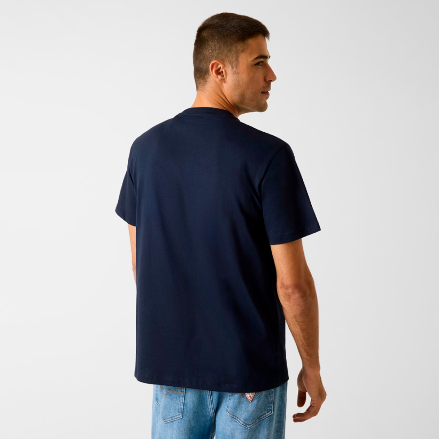 camiseta-com-logotipo-bordado