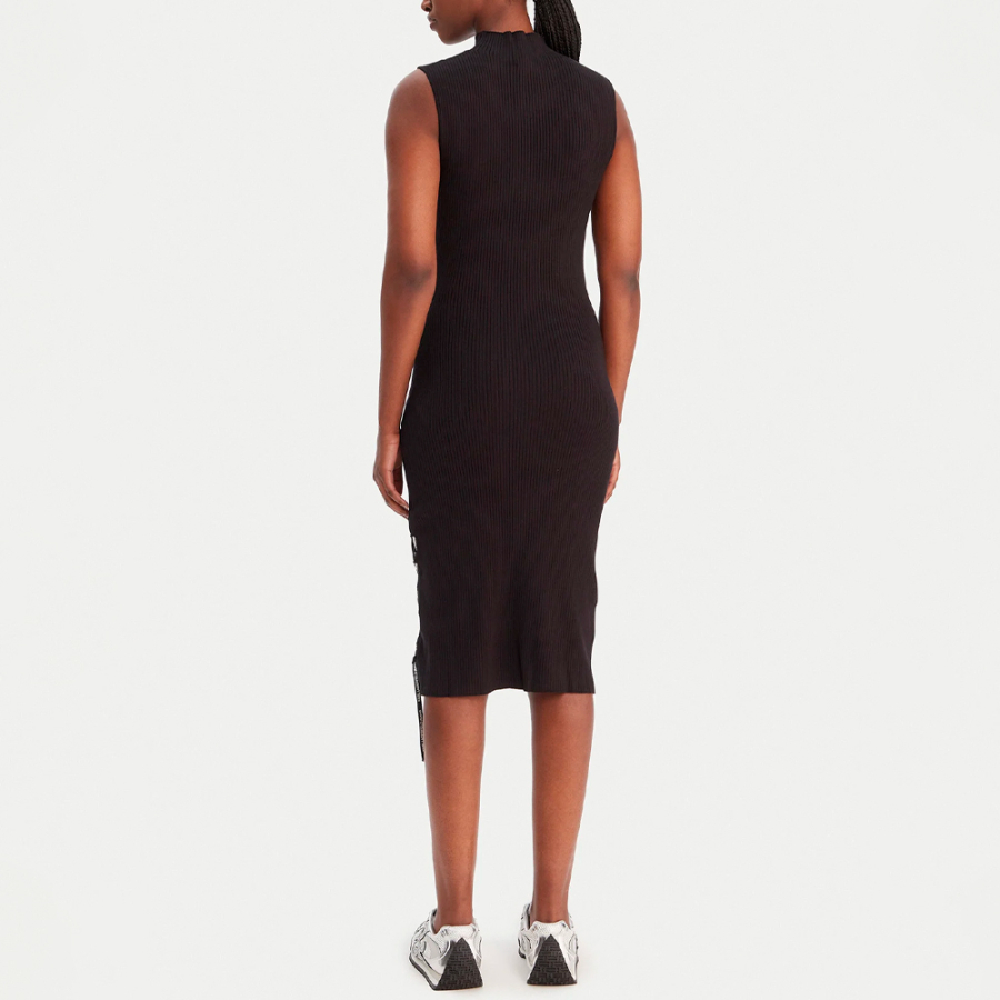 abito-in-maglia-con-cravatta-in-pizzo