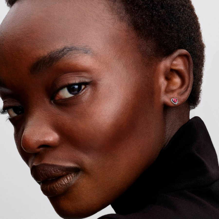 boucles-d-oreilles-puces-en-forme-de-coeur-rouge-en-relief