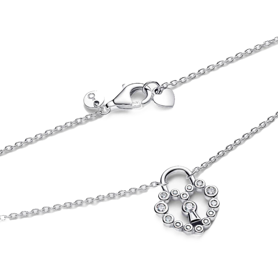 collier-cadenas-en-forme-de-coeur-etincelant